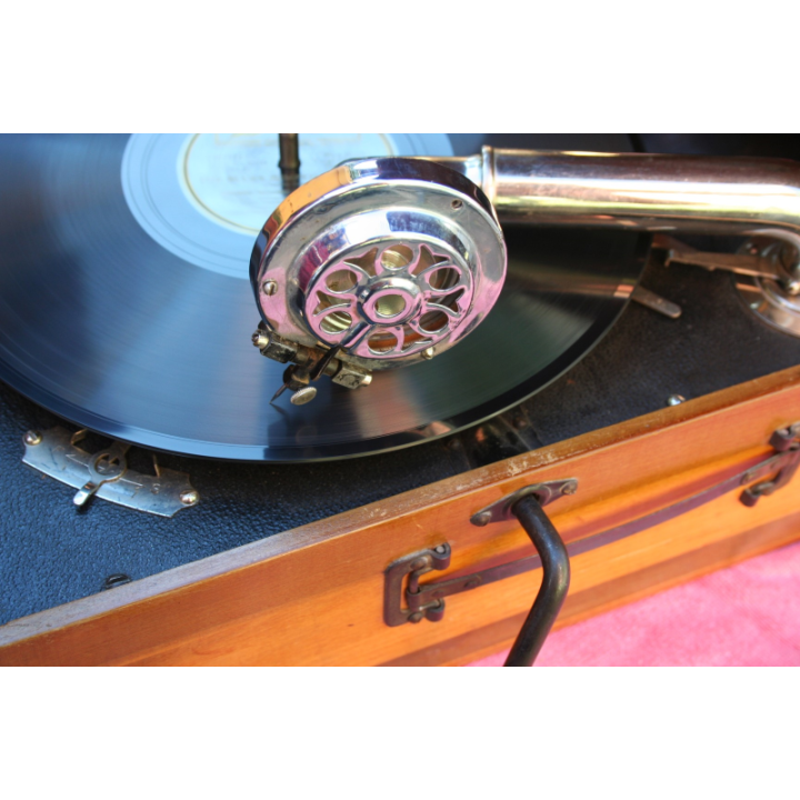 GRAMOFONO PORTATILE HMV (HIS MASTER'S VOICE) MODELLO 97 D Serial n° 8/9 52291