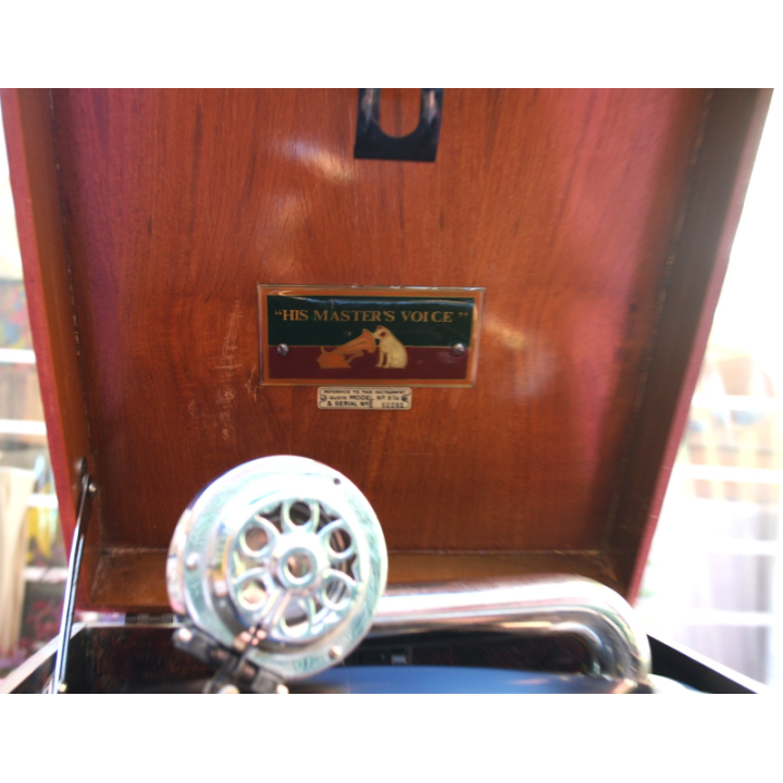 GRAMOFONO PORTATILE HMV (HIS MASTER'S VOICE) MODELLO 97 D Serial n° 8/9 52291