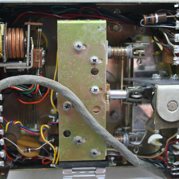 Seeburg Parti di ricambio Seeburg SEEBURG PFEAIU: UNITÀ UNIVERSALE A DOPPIA PREZZAZIONE UDPU4 Condizione: visto e piaciuto 4 SEE