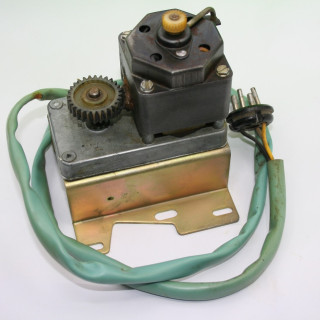 Wurlitzer Parti di ricambi Wurlitzer WURLITZER 3100 / 3110 JUKEBOX parte: MOTORE CARICATORE TESTATO Condizione: visto e piaciuto