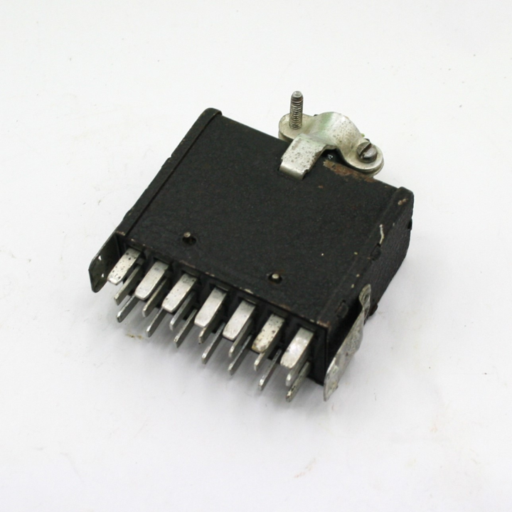 Ami Rowe Connettori Connettore CINCH P-324-CCT Spine industriali Condizione: visto e piaciuto 2 Connettore CINCH P-324-CCT Spine