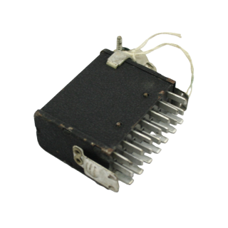 Ami Rowe Connettori Connettore CINCH P-324-CCT Spine industriali Condizione: visto e piaciuto 1 Connettore CINCH P-324-CCT Spine