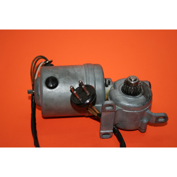 Wurlitzer Parti di ricambi Wurlitzer Motore Wurlitzer 2300 2303 2304 Condizione: Nuovo 1 otore Wurlitzer 2300 2303 2304 Motore W