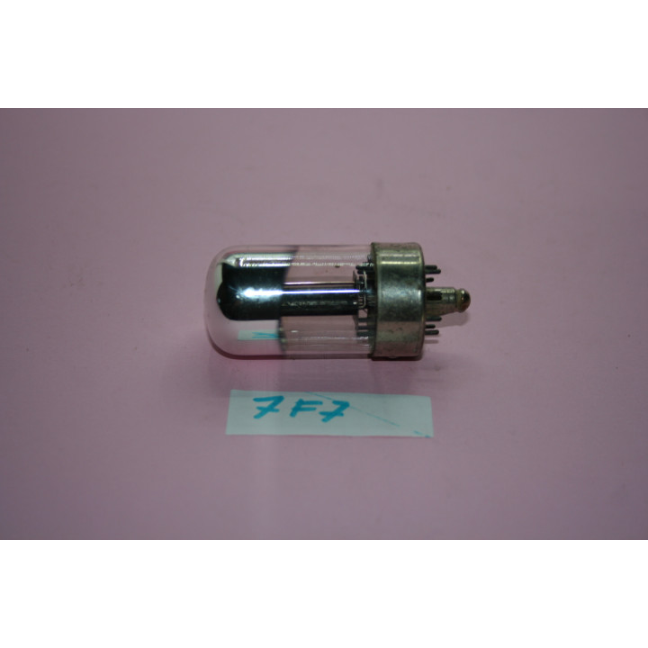 Rca Valvole Valvola 7F7 Condizione: NOS 1 Valvola 7F7 Questo tubo RCA 7F7 a tubo singolo perfettamente bilanciato è stato prodot