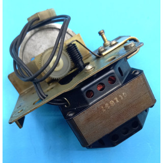 Wurlitzer Parti di ricambi Wurlitzer Motore Wurlitzer 2600 2700 2800 Gruppo motore compreso di puleggia/1 Condizione: pari al nu